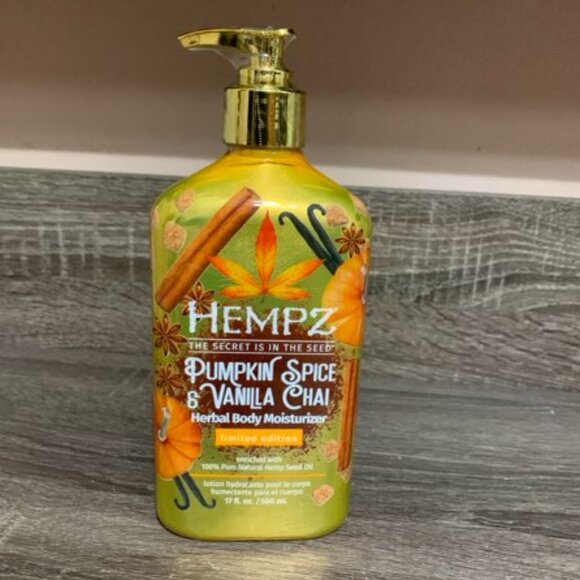Hempz Herbal Body Moisturizer, Pumpkin Spice & Vanilla Chai Limited Edition - Picture 2 of 4
